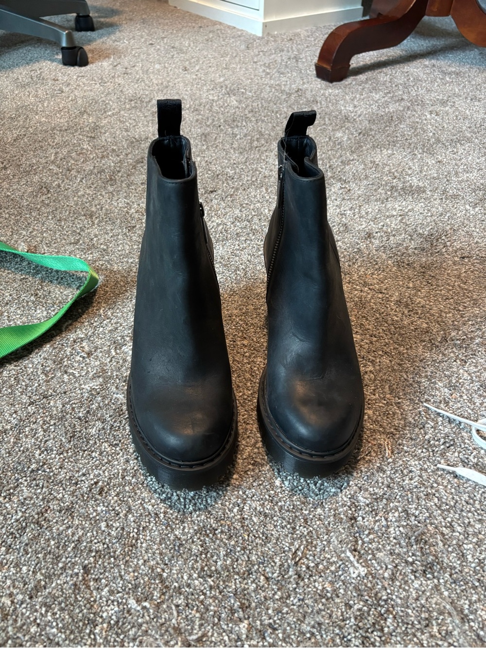 Dr. Martens Women's Black Chelsea Zip Ankle Boots